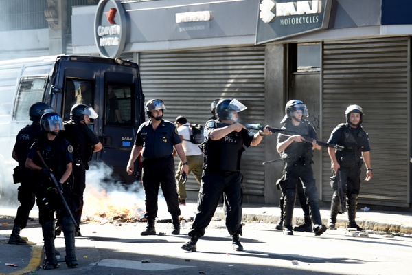 “Mientras fotografiaba, vi como la policía apuntaba directamente hacia mí”