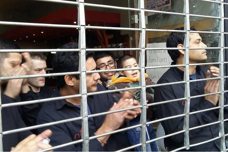 Más de cien policías desalojaron a ocho trabajadores en conflicto laboral
