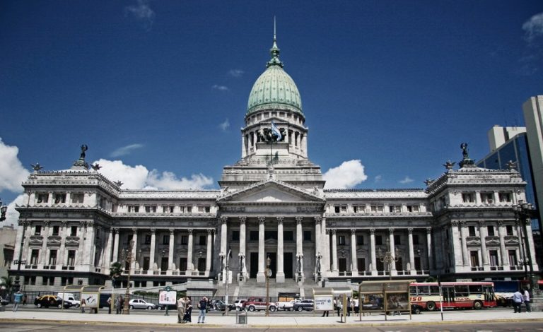 ¿Se aprueba la reducción del impuesto para cooperativas y mutuales?
