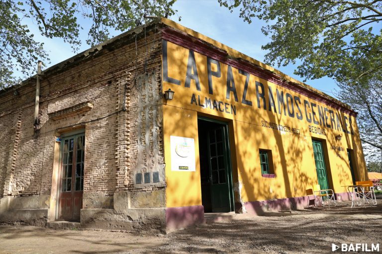 Turismo comunitario y rural: la noche de los almacenes en Roque Perez