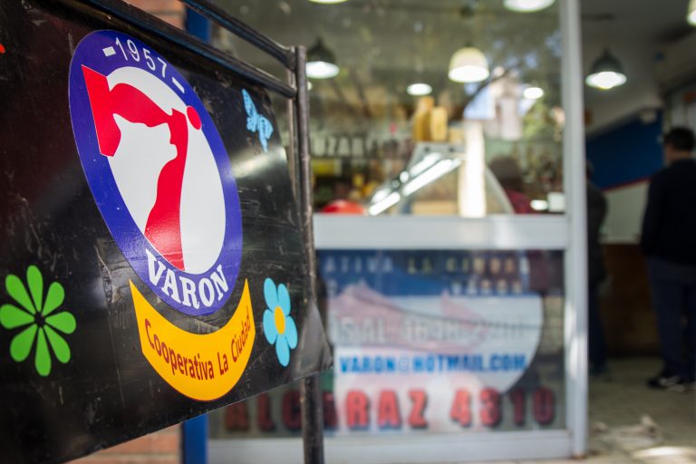 Cooperativa de trabajo láctea ya tiene cinco locales y una fábrica