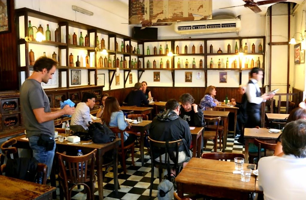 Bar notable en peligro por lockout patronal