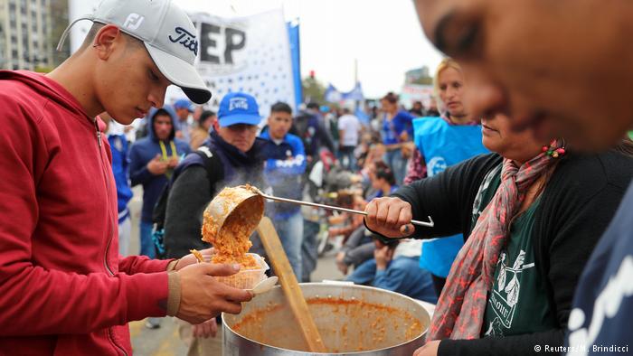 No se trata de dar alimentos, se trata de compartir la mesa