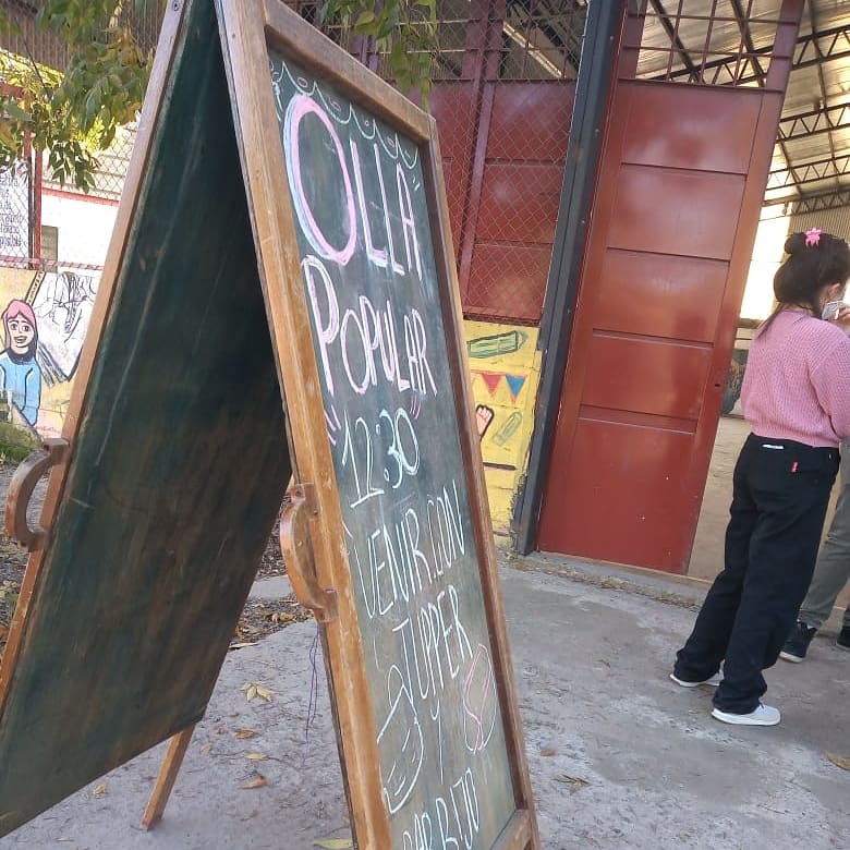Estudiantes secundarios se suman a las ollas populares