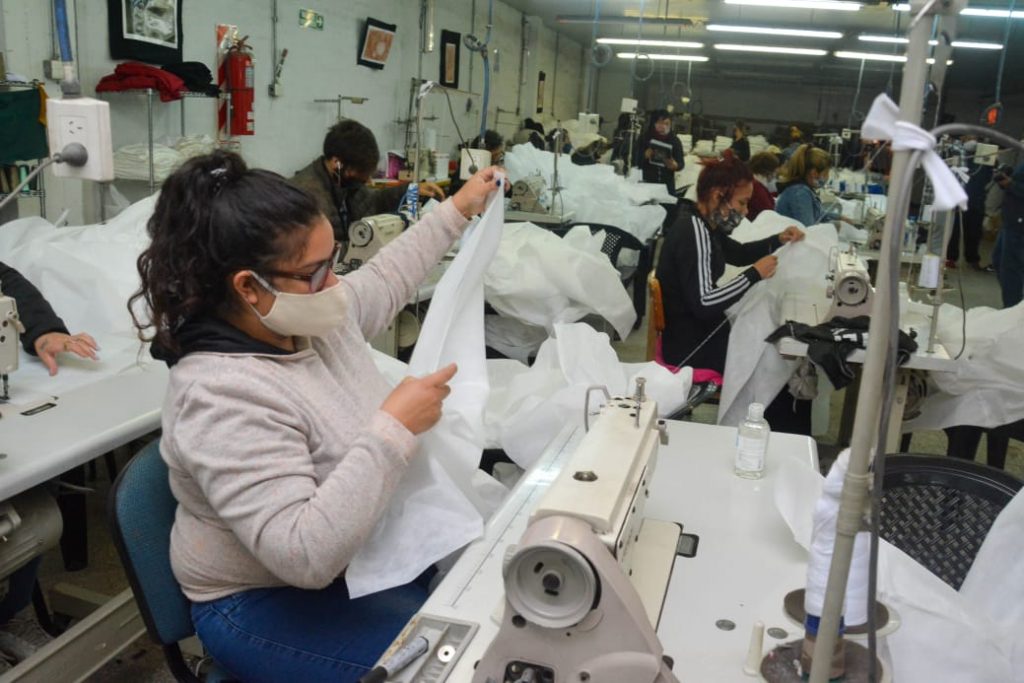 La Provincia de Buenos Aires comprará 7 millones de kits sanitarios a cooperativas