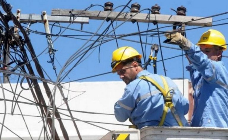 Embargos a cooperativas eléctricas bonaerenses: el entramado detrás del ajuste que el Gobierno no desactiva