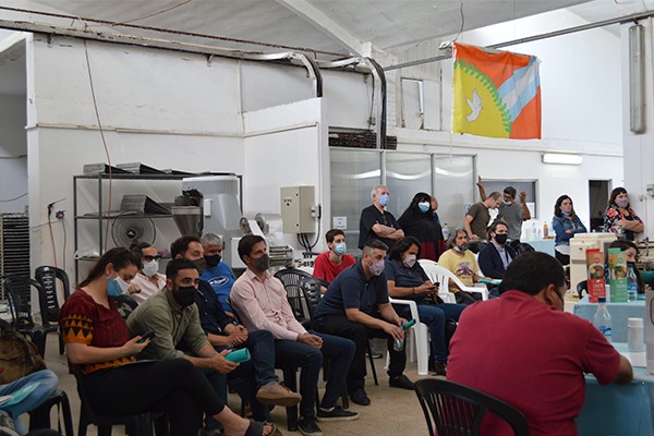 Más de 40 productores participaron en el evento “Del productor a la góndola”