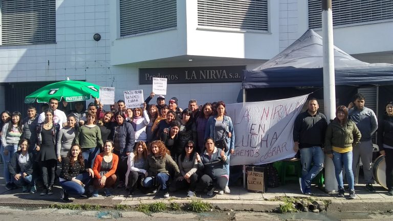 La Nirva: Los trabajadores realizaron un festival solidario contra el desalojo