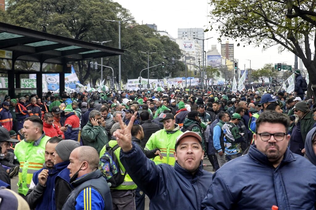 Centrales obreras y organizaciones sociales rechazaron especulación y reclamaron nuevo contrato social