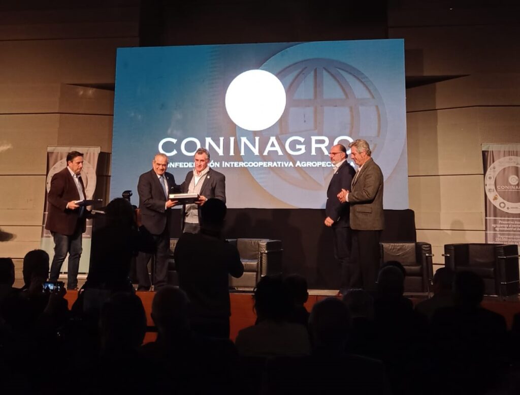 Bahillo participó del 5º Congreso de Coninagro y respondió a las críticas del sector con un tono conciliador