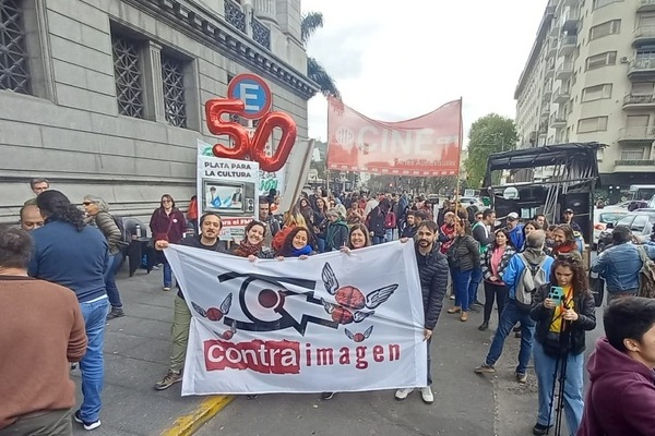 Marcha en el Senado por la Ley que evita el apagón cultural: "Esto no es más que una política de ajuste"