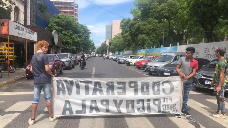 La cooperativa chaqueña Pico y Pala reclama ayuda del gobierno local para finalizar viviendas