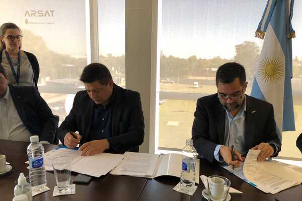 Cooperativas eléctricas firmaron un acuerdo con ARSAT para desarrollar telecomunicaciones