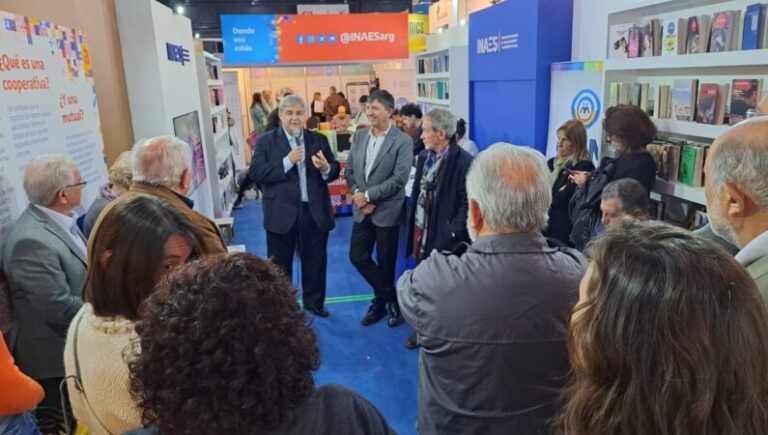 FAMSA presentó "Cambio de Rumbo" en la Feria del Libro