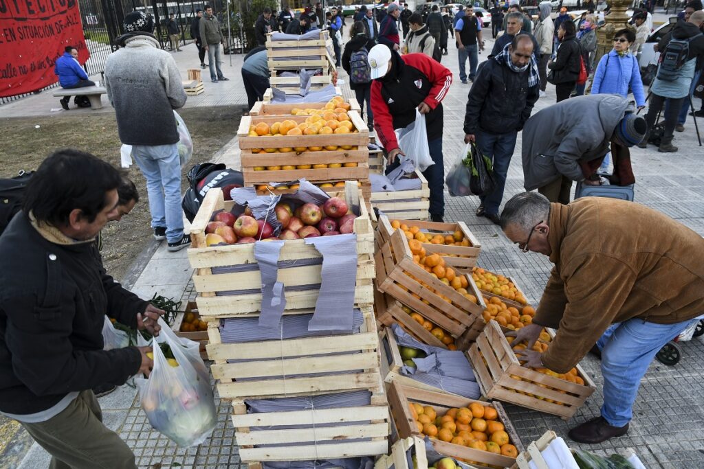 Frutazo frente al Congreso por las personas en situación de calle