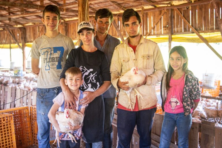 La cooperativa misionera que combate la emigración de los jóvenes con un camping agroecológico