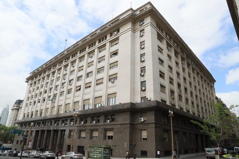 La UIF oficializó las nuevas obligaciones para cooperativas y mutuales