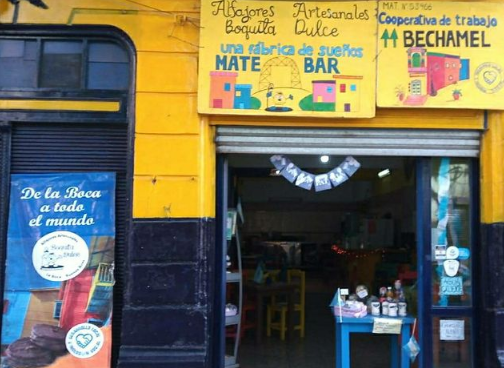 Bechamel, la cooperativa de alfajores que visitan los turistas en La Boca