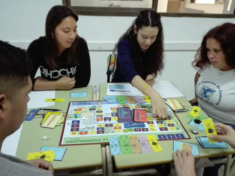 Se lanzó la preventa del nuevo "Coopolis", el juego de mesa del cooperativismo