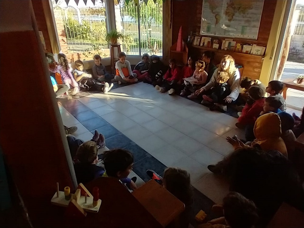 Vuela el pez, la escuela alternativa de Río Negro que promueve la pedagogía biocéntrica